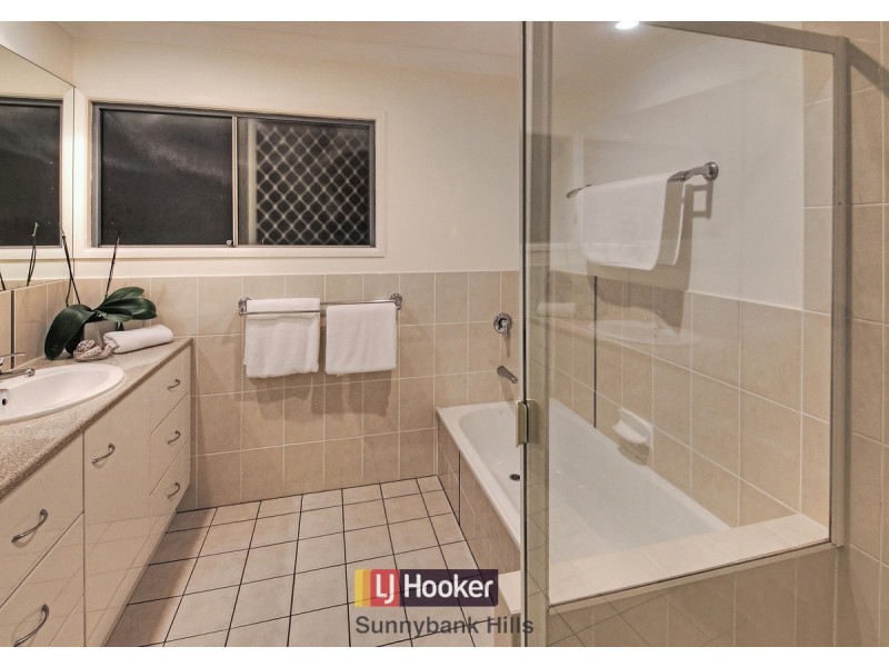 15 Mingera Street, Mansfield QLD 4122