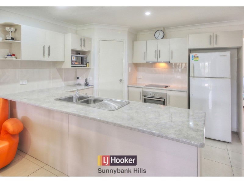 22 Charlton Place, Regents Park QLD 4118