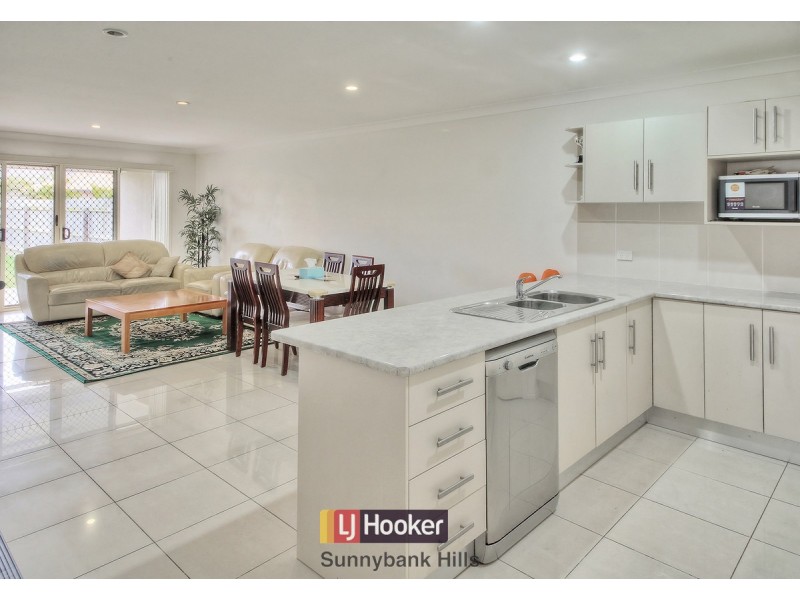 22 Charlton Place, Regents Park QLD 4118