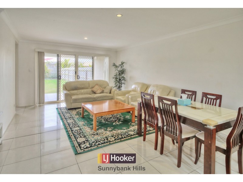 22 Charlton Place, Regents Park QLD 4118