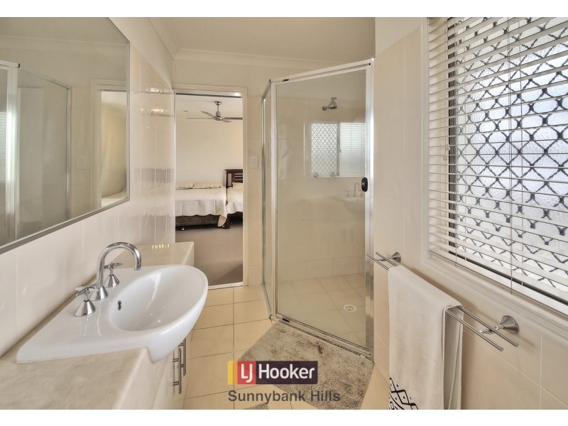 22 Charlton Place, Regents Park QLD 4118