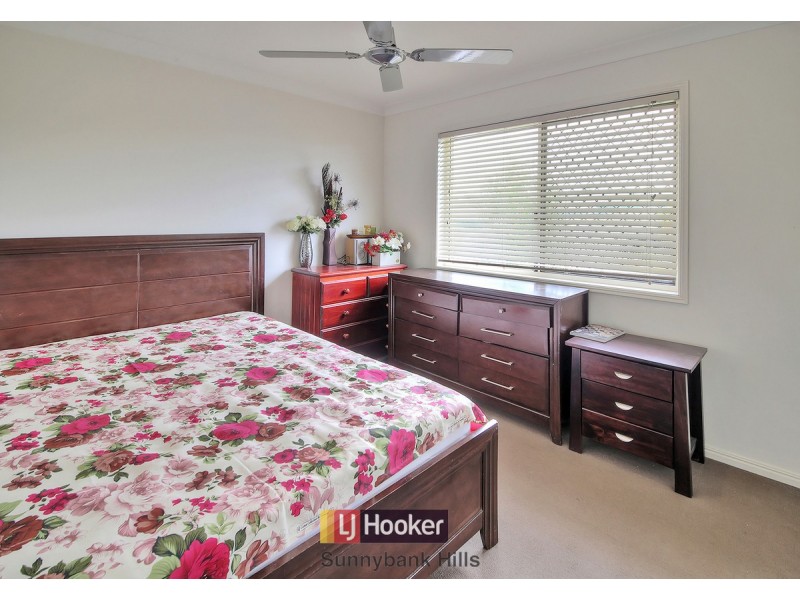 22 Charlton Place, Regents Park QLD 4118