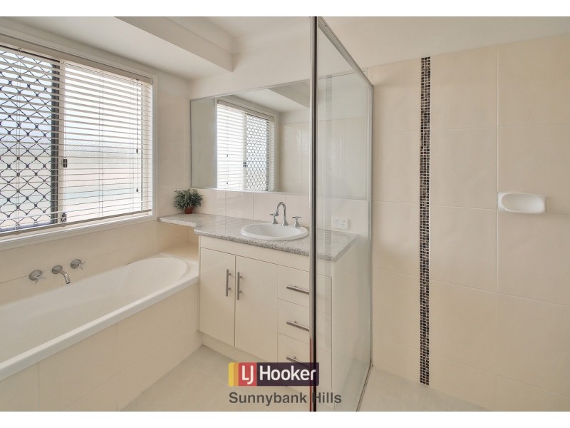 22 Charlton Place, Regents Park QLD 4118