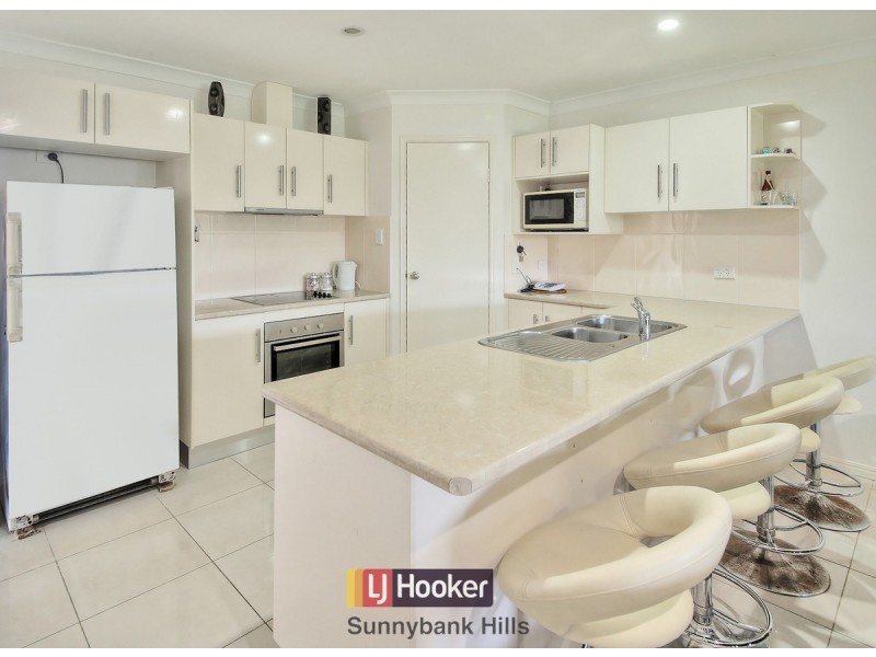 22 Charlton Place, Regents Park QLD 4118