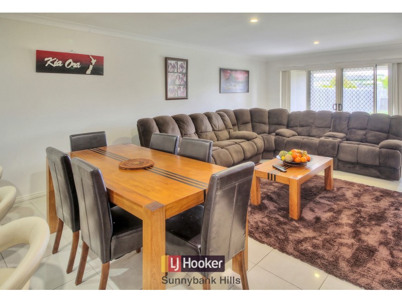 22 Charlton Place, Regents Park QLD 4118