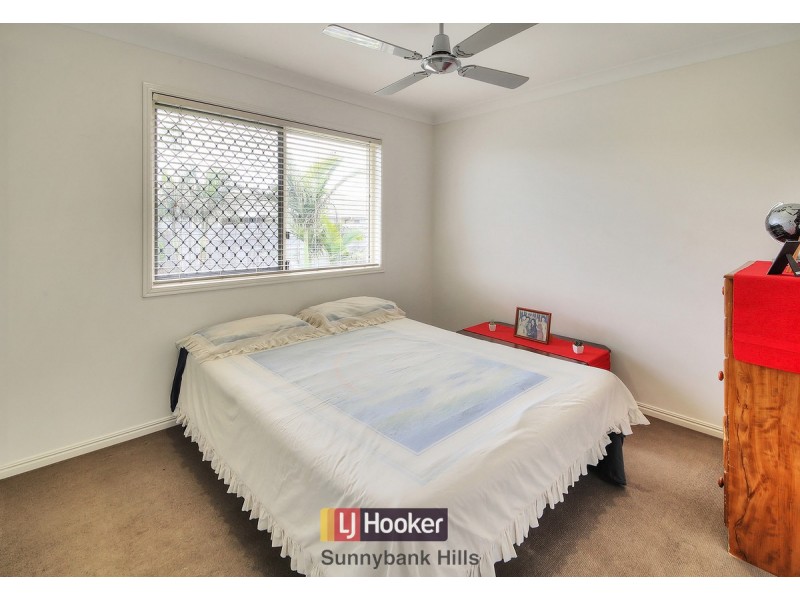 22 Charlton Place, Regents Park QLD 4118