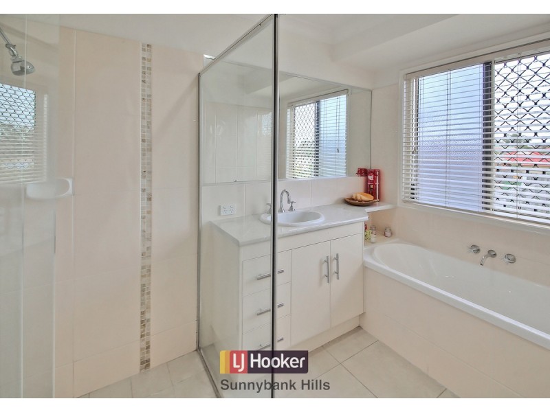 22 Charlton Place, Regents Park QLD 4118