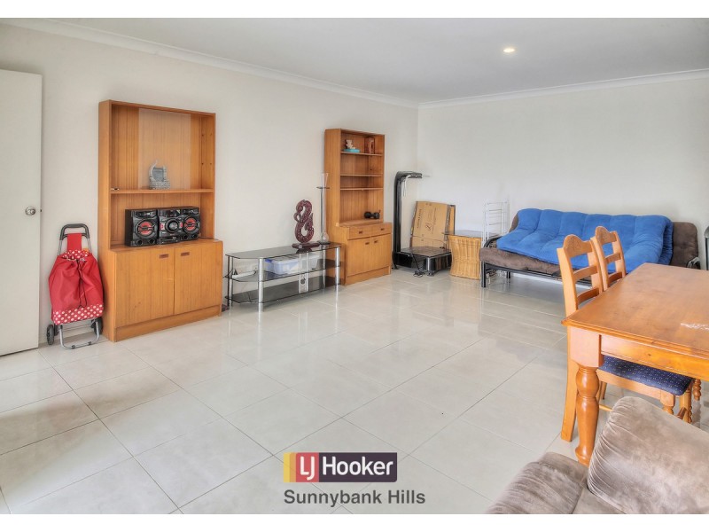 22 Charlton Place, Regents Park QLD 4118