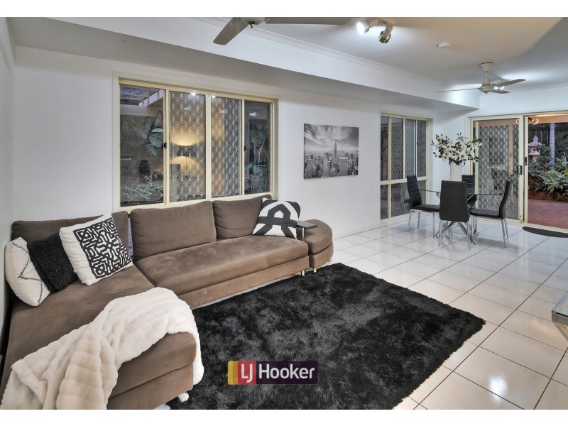 11 Jacaranda Place, Calamvale QLD 4116