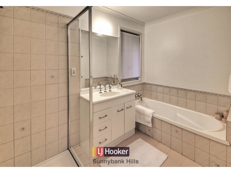 11 Jacaranda Place, Calamvale QLD 4116