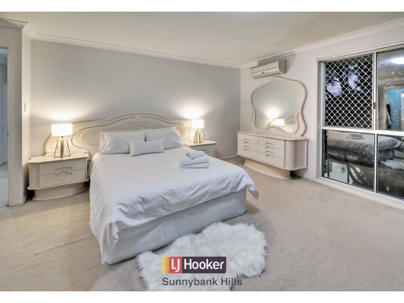 4 Lexington Place, Wishart QLD 4122