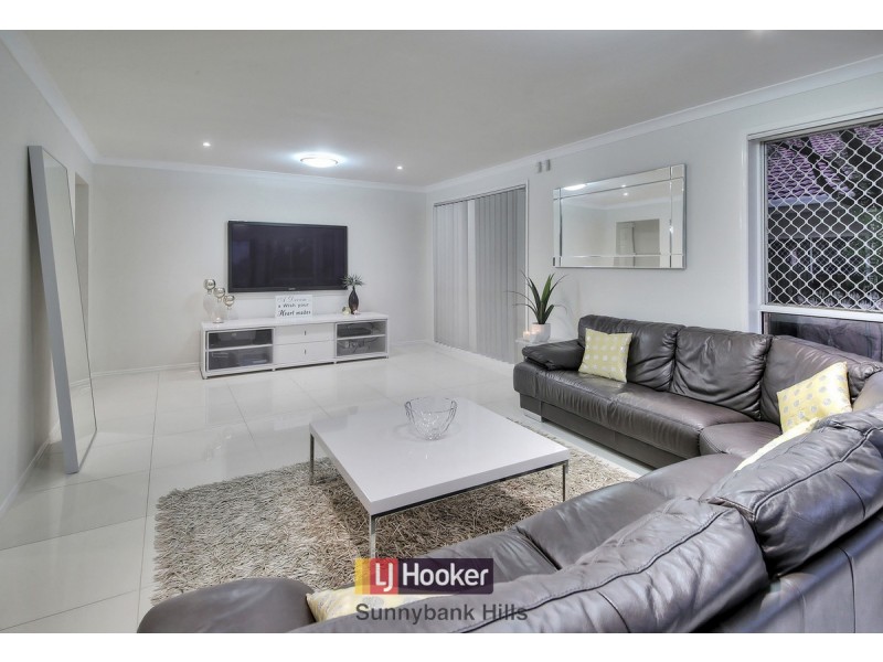 4 Lexington Place, Wishart QLD 4122