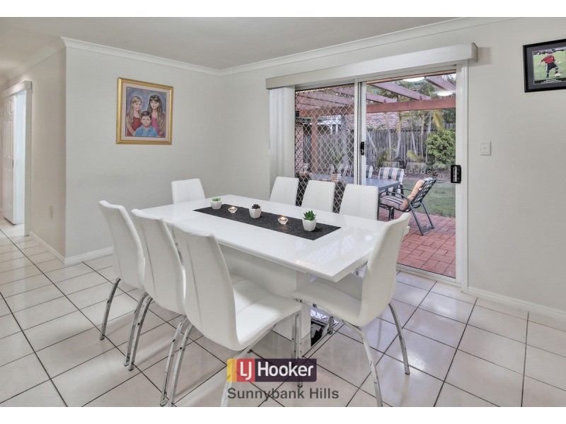 4 Lexington Place, Wishart QLD 4122