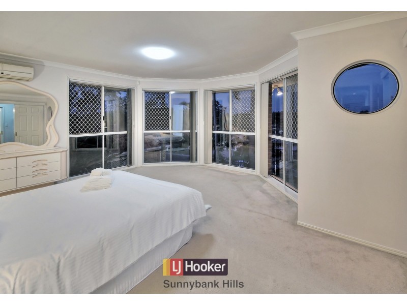 4 Lexington Place, Wishart QLD 4122