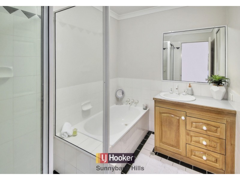 4 Lexington Place, Wishart QLD 4122