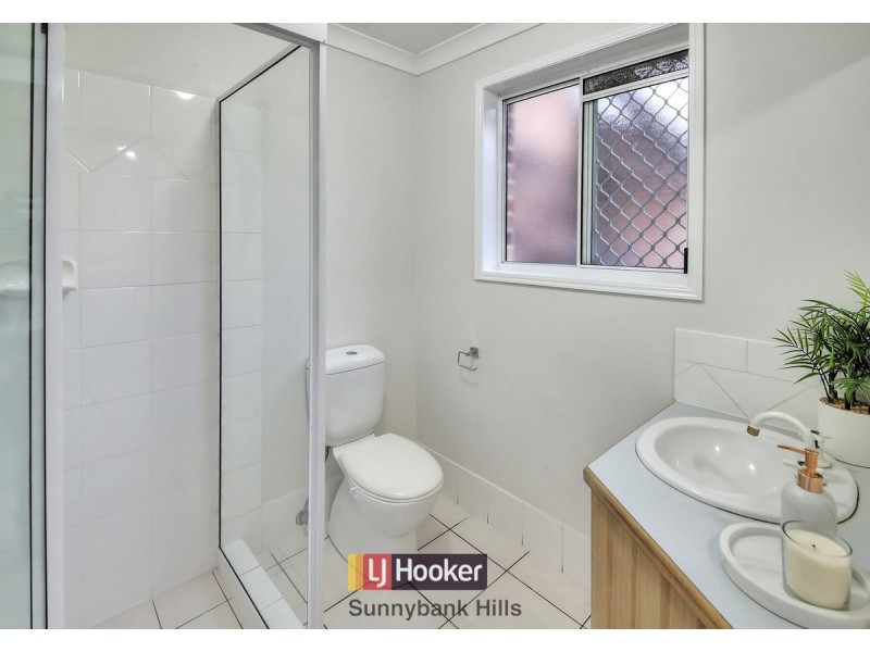 4 Lexington Place, Wishart QLD 4122