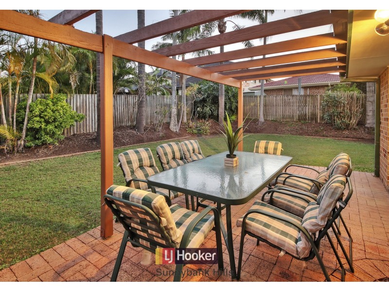 4 Lexington Place, Wishart QLD 4122