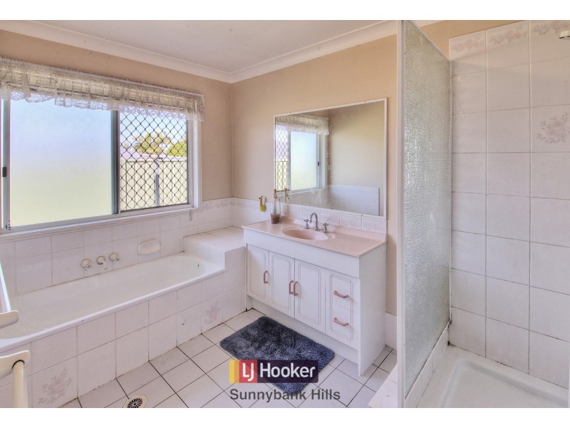 46 Owens Crescent, Regents Park QLD 4118