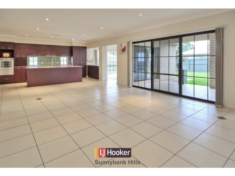 8 Lomond Place, Parkinson QLD 4115