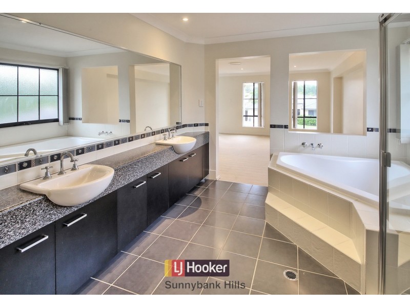 8 Lomond Place, Parkinson QLD 4115