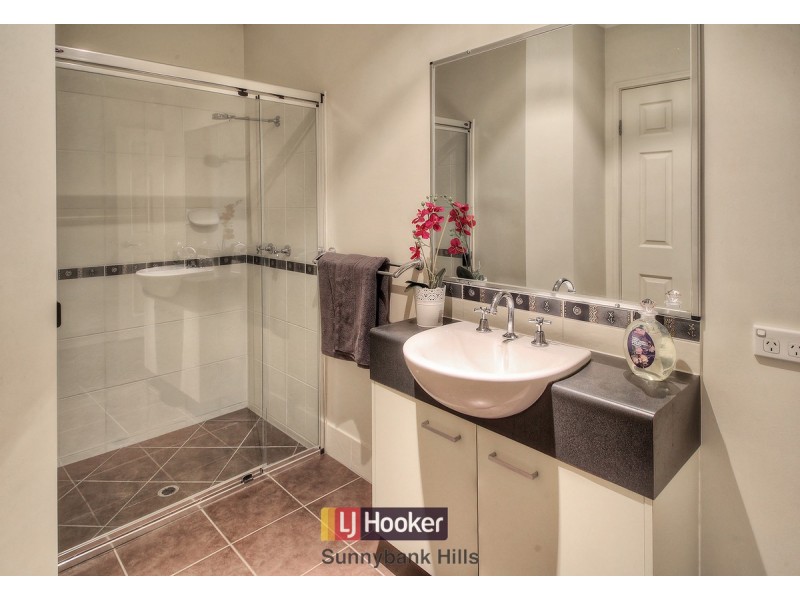 8 Lomond Place, Parkinson QLD 4115