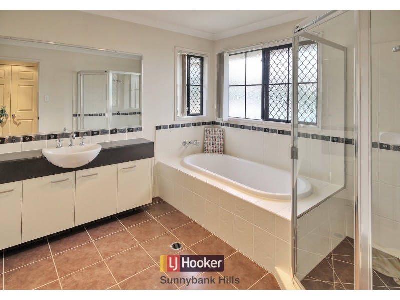 8 Lomond Place, Parkinson QLD 4115