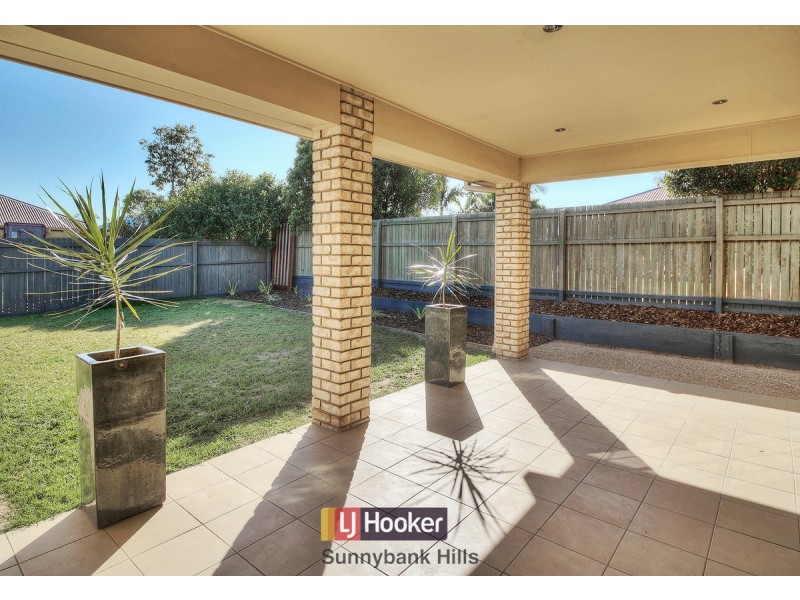 8 Lomond Place, Parkinson QLD 4115