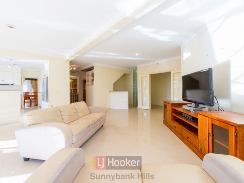 62 Lindfield Circuit, Robertson QLD 4109