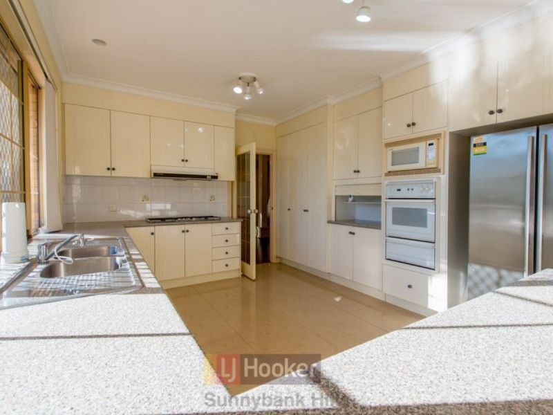 62 Lindfield Circuit, Robertson QLD 4109