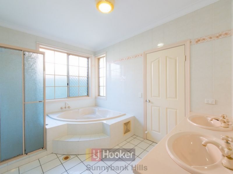 62 Lindfield Circuit, Robertson QLD 4109