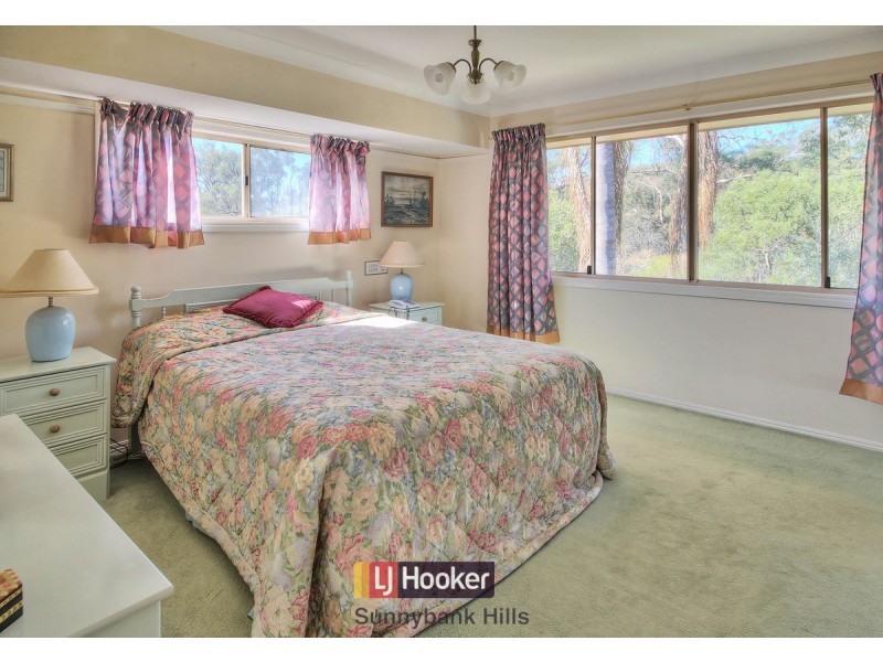18 Poinciana Crescent, Stretton QLD 4116