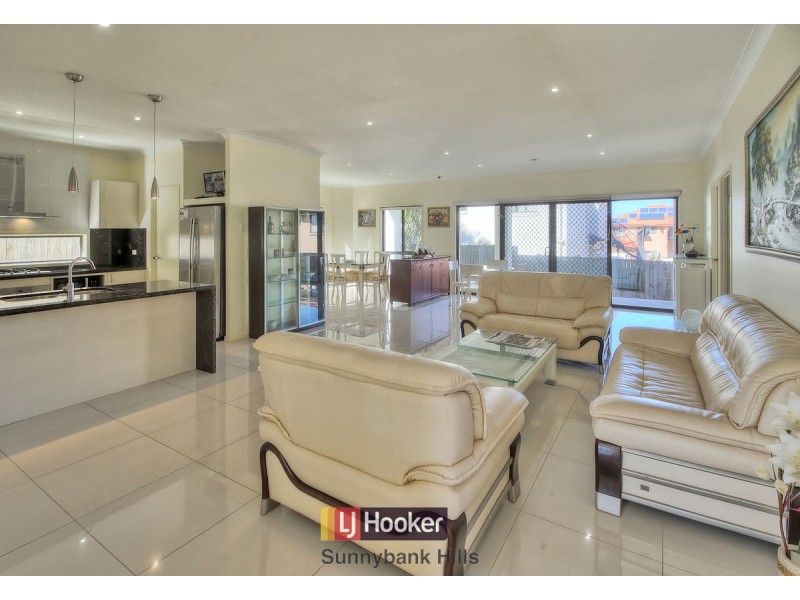 3 Golden Place, Robertson QLD 4109