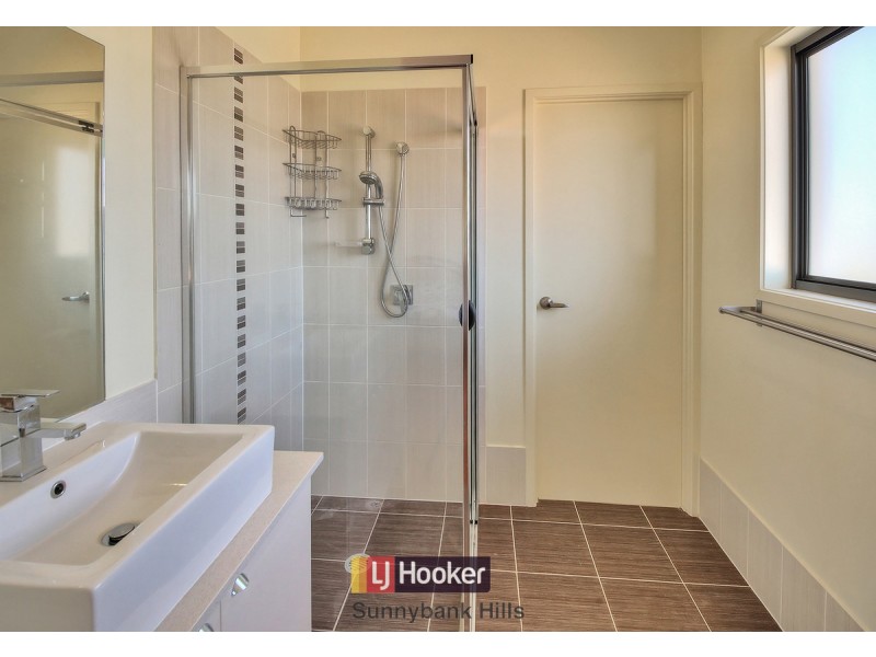 3 Golden Place, Robertson QLD 4109