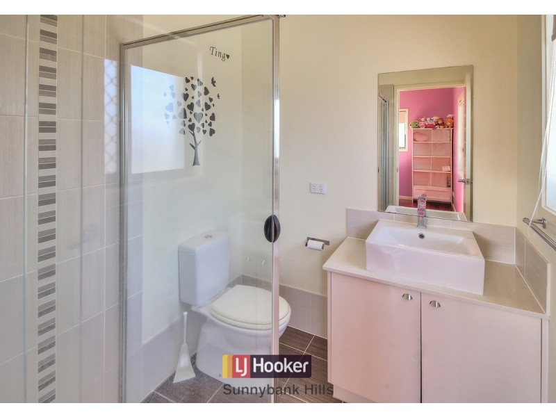 3 Golden Place, Robertson QLD 4109