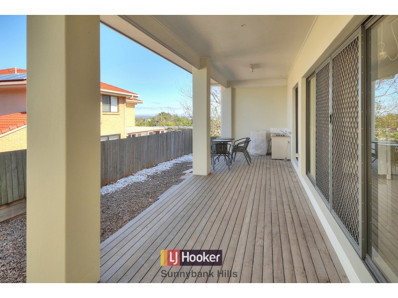 3 Golden Place, Robertson QLD 4109