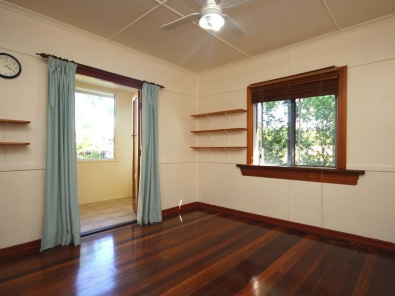 61 Wadley Street, Macgregor QLD 4109