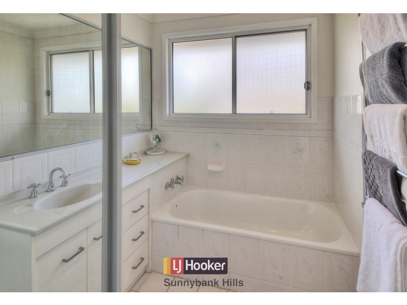 19 Gulubia Place, Calamvale QLD 4116