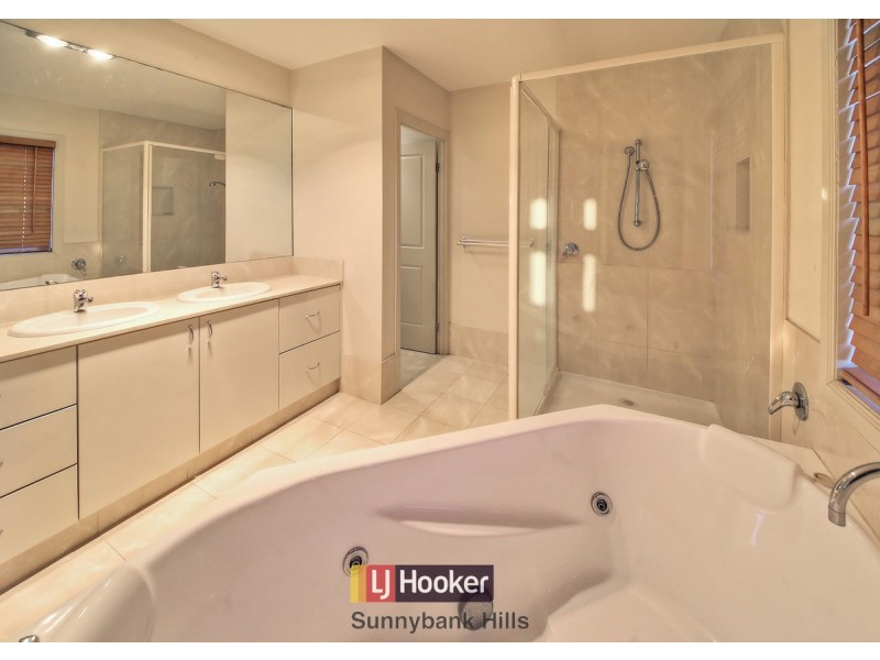 95 The Parkway, Stretton QLD 4116