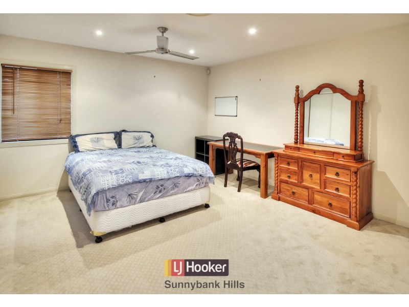 95 The Parkway, Stretton QLD 4116