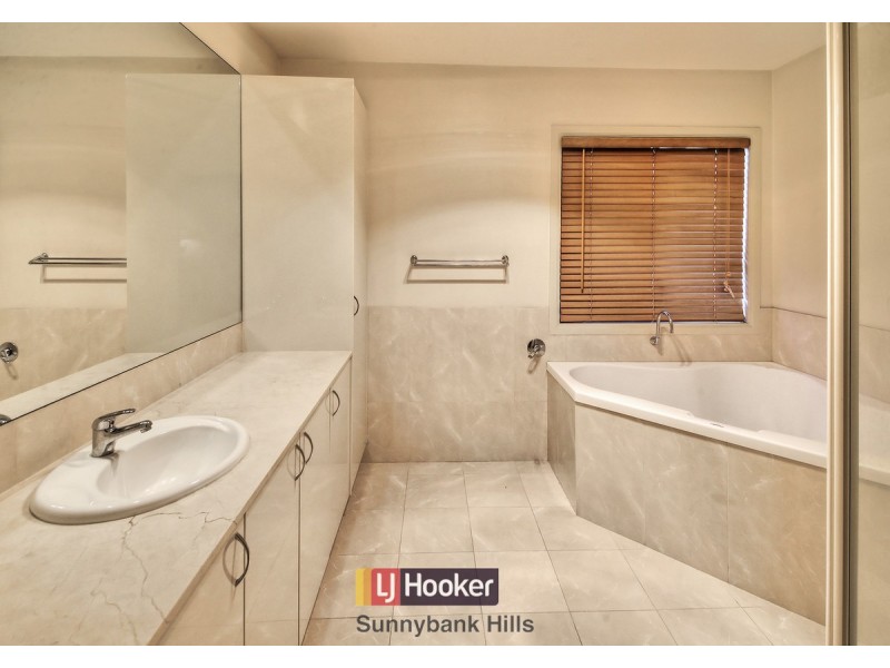 95 The Parkway, Stretton QLD 4116