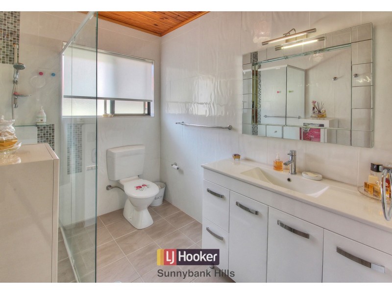 8 Carlos Street, Hillcrest QLD 4118