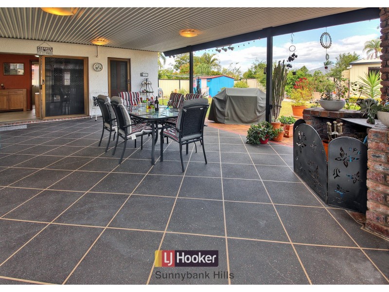 8 Carlos Street, Hillcrest QLD 4118