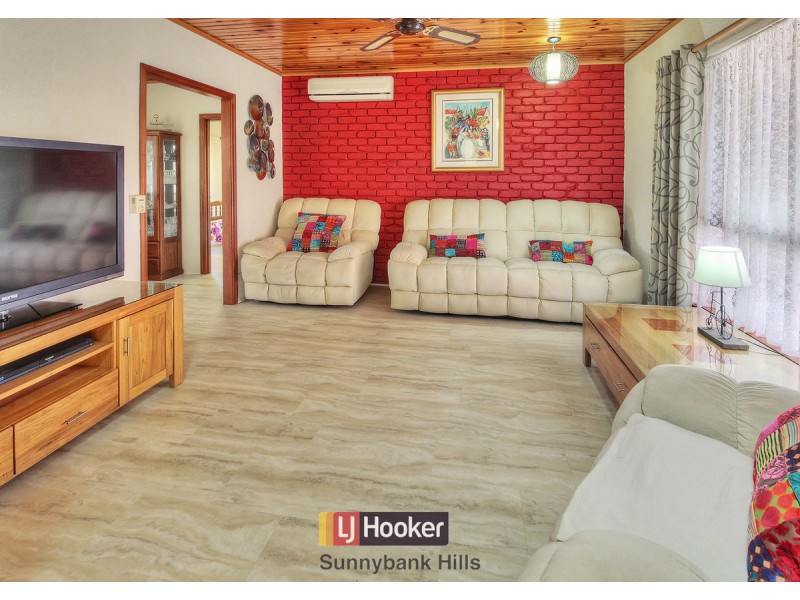 8 Carlos Street, Hillcrest QLD 4118