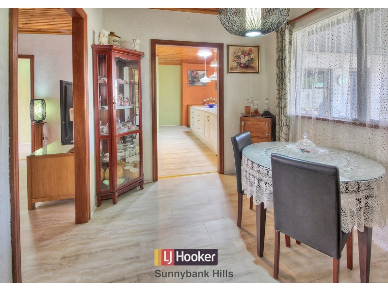 8 Carlos Street, Hillcrest QLD 4118