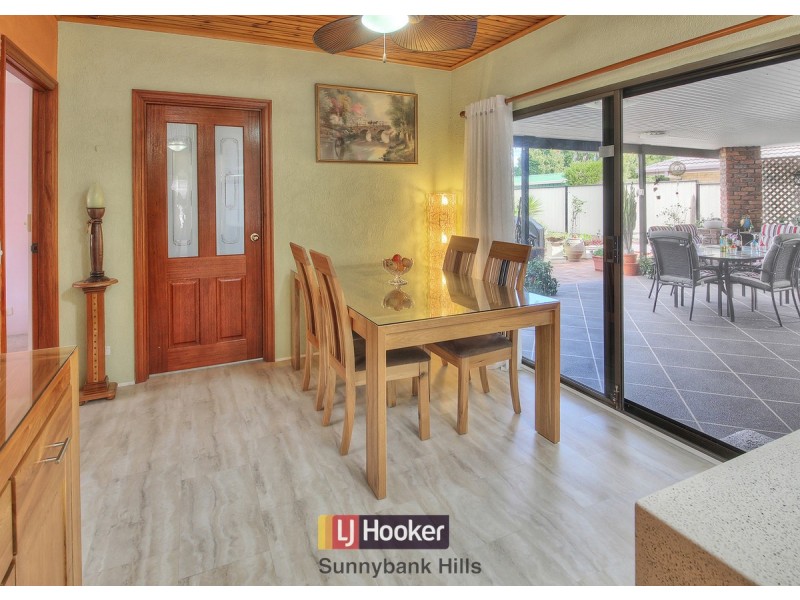 8 Carlos Street, Hillcrest QLD 4118