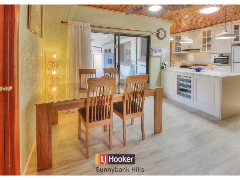 8 Carlos Street, Hillcrest QLD 4118