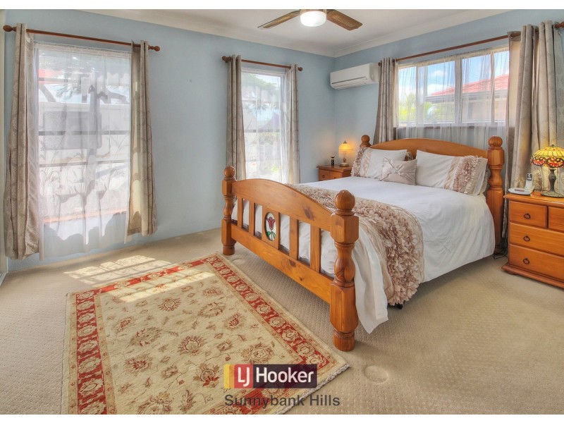 8 Carlos Street, Hillcrest QLD 4118