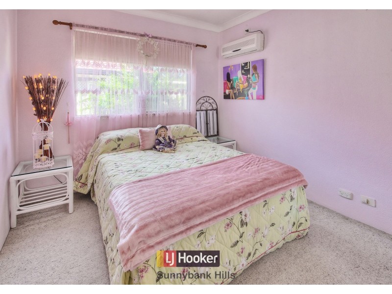 8 Carlos Street, Hillcrest QLD 4118