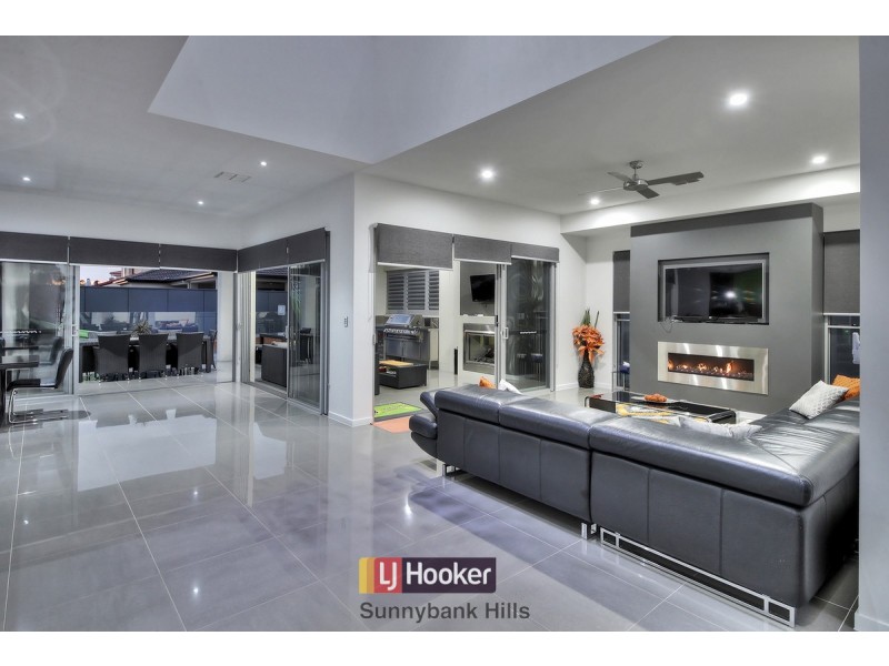 110 The Parkway, Stretton QLD 4116