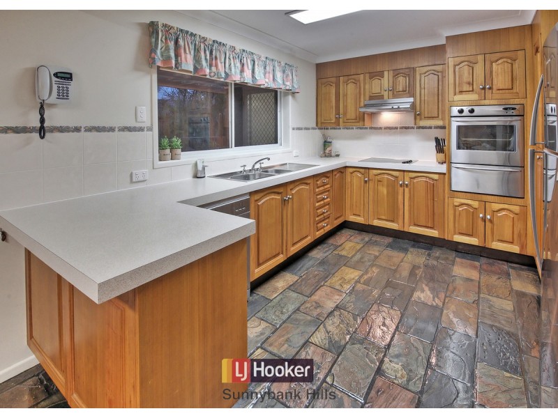 8 Brandy Court, Calamvale QLD 4116